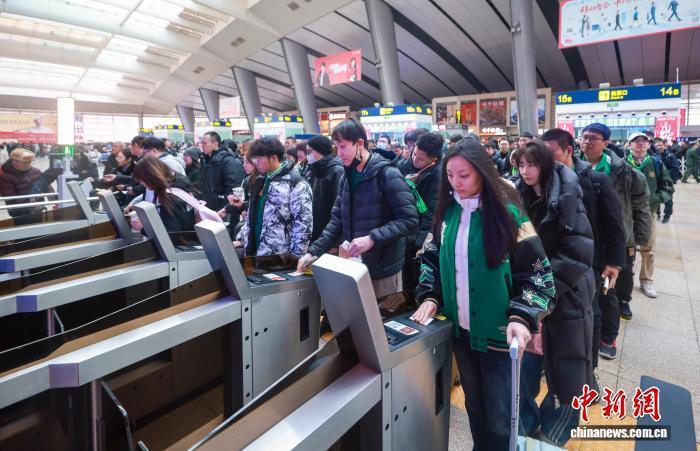 V体育官方app-国铁北京局再次开行球迷列车助力北京国安球迷赴南京观赛